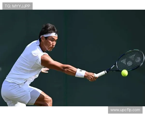 网球新星横扫赛场 崛起势头强劲引发全球关注