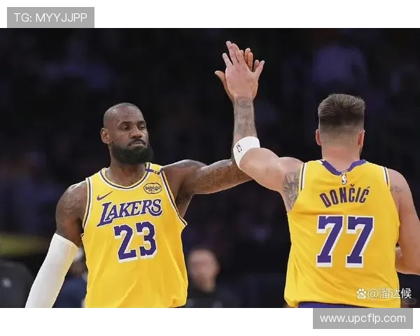 詹姆斯率湖人关键战取胜季后赛格局迎来新变化西部竞争加剧联盟焦点再度聚集洛杉矶